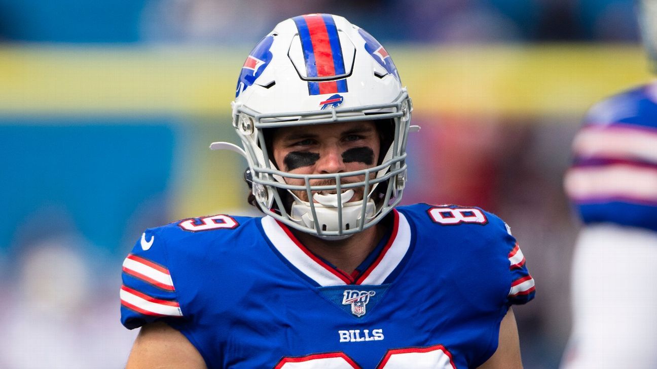 New York Giants tight end Tommy Sweeney collapses