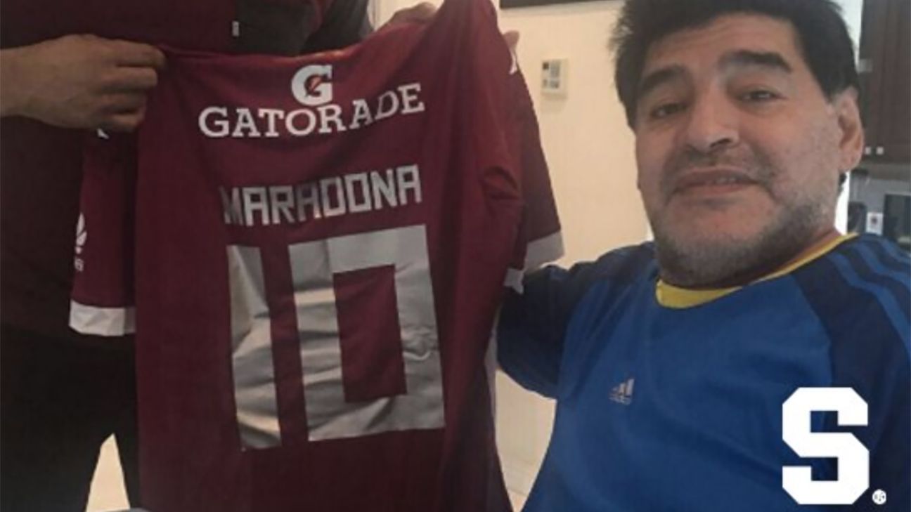 La Maradona y foto con su camisa del Saprissa ESPN