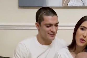 Raúl Jiménez shows a scar on his head after the operation