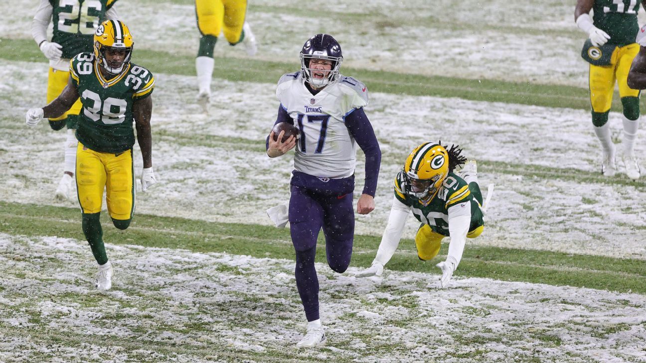 Ryan Tannehill kicks off the Tennessee Titans with a 45-yard touchdown run