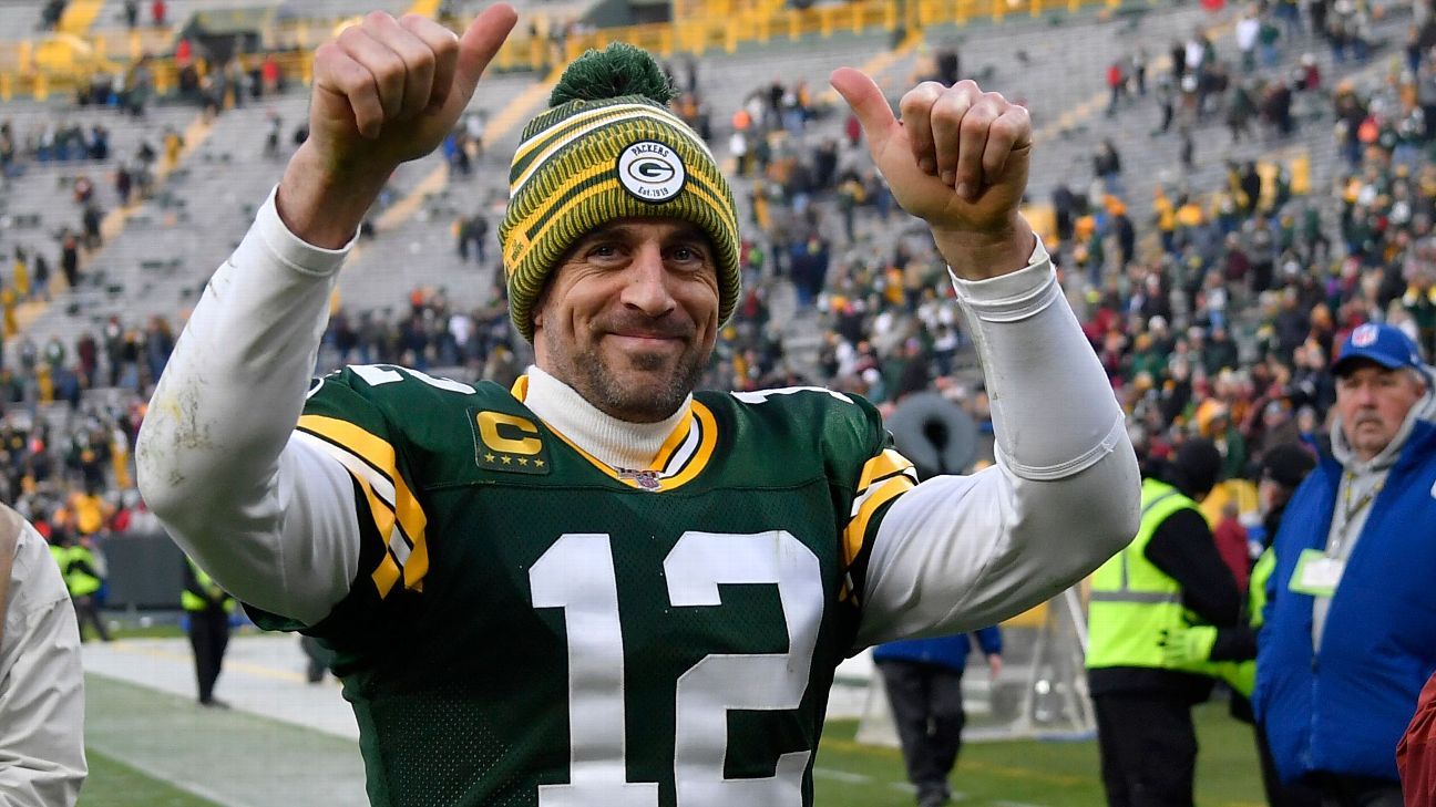 Aaron Rodgers signs contract extension assuring he will remain in Green Bay