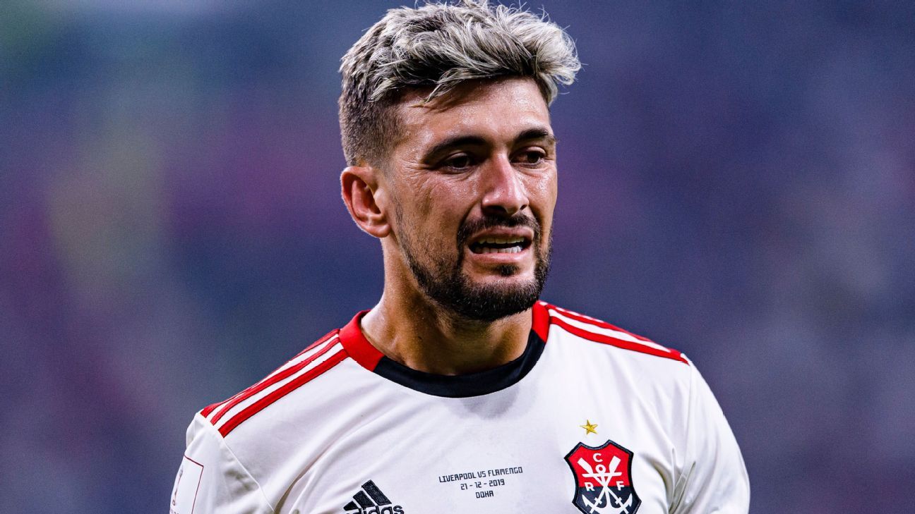 Como é? Comentarista diz que colocaria Arrascaeta no banco: Eu era muito melhor. Tenho Mundial e ele não tem