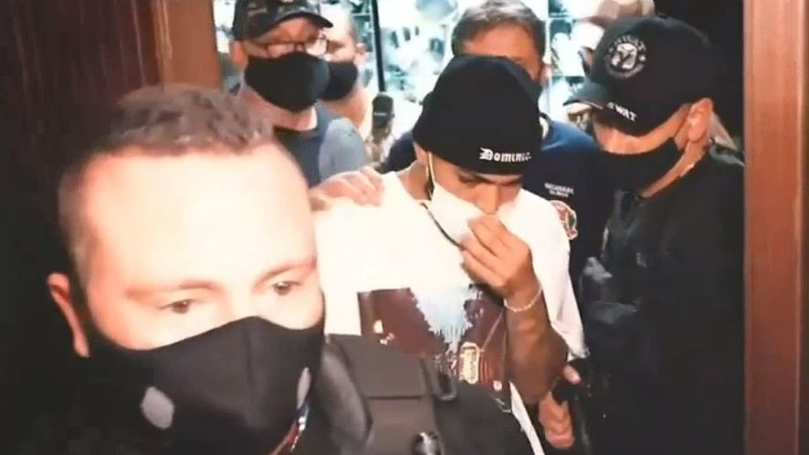 Gabigol é flagrado em aglomeração de cassino clandestino, em São Paulo