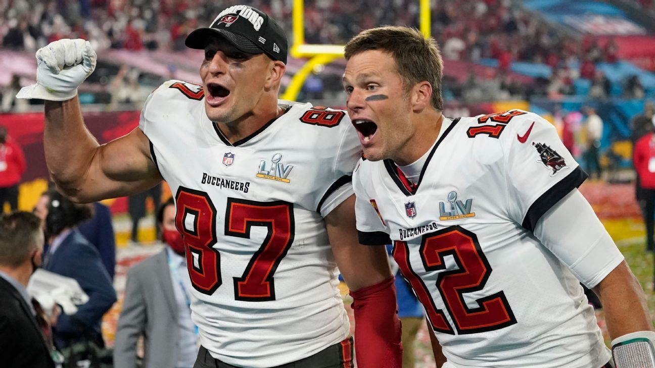 How Tom Brady, Rob Gronkowski and the Tampa Bay Buccaneers landed on a call with..