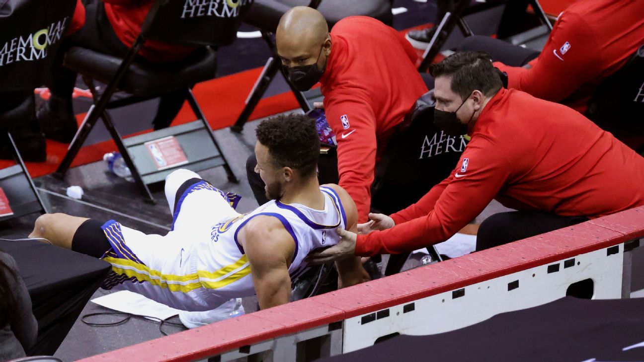 Stephen Curry suffers a bruise on his thigh