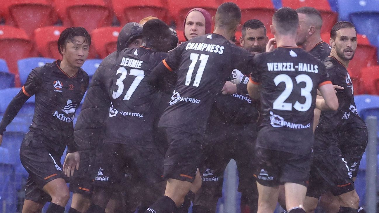 Wellington Phoenix FC vs. Brisbane Roar Football Match Report March 21, 2021 ESPN