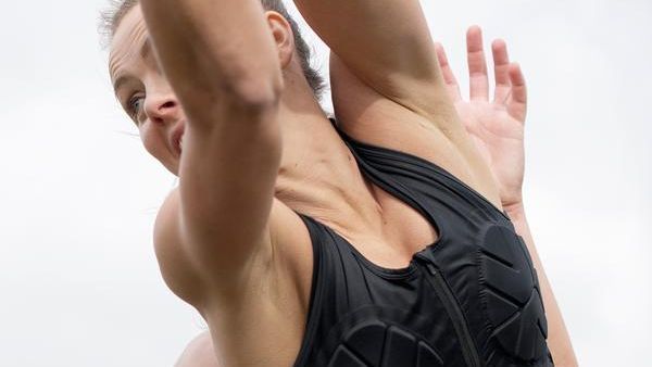 Female protective vest developed to reduce breast injuries - ESPN
