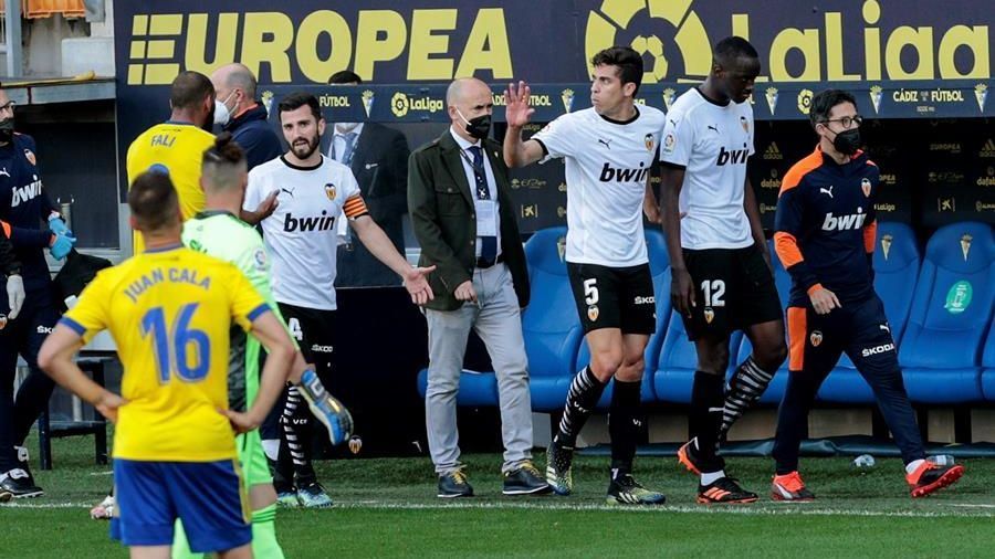 Valencia deteeg juteo ante Cádiz por supuesto racismo contra Diakhaby