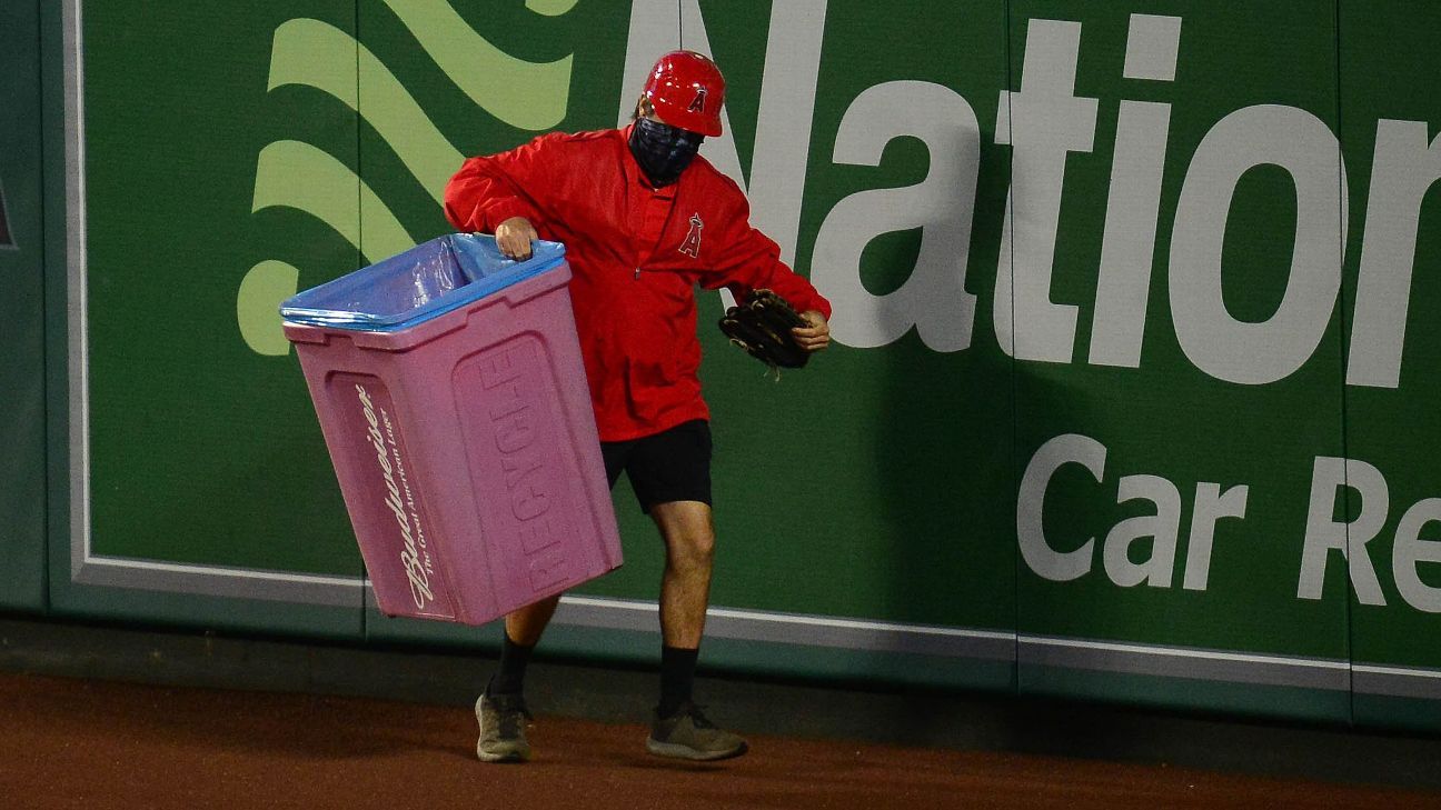 Los Angeles Angels fans toss trash cans, jeer Houston Astros in win - ESPN