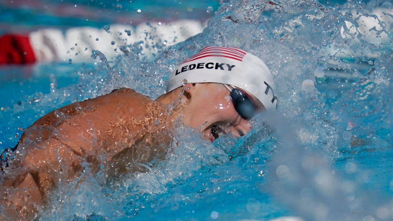 Katie Ledecky dips under 4 minutes, wins 400 free in California with