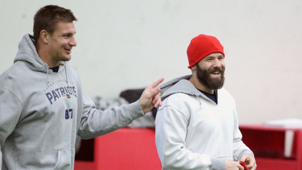 Rob Gronkowski sees “69% chance” that Julian Edelman will join the Buccaneers