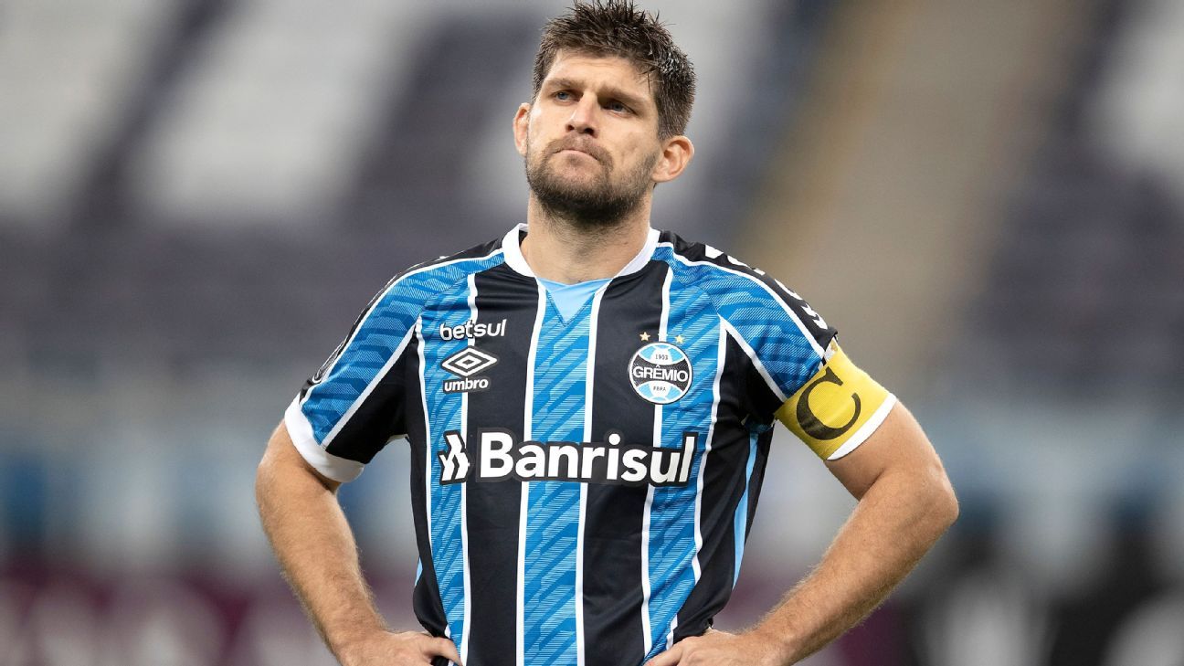 Kannemann passará por cirurgia no quadril e desfalcará Grêmio no restante da temporada.