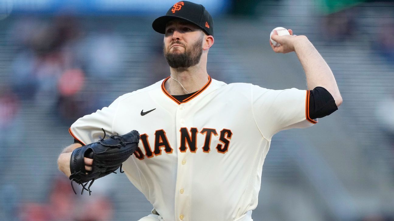 Giants' starter Alex Wood injured on fielding play, leaves game