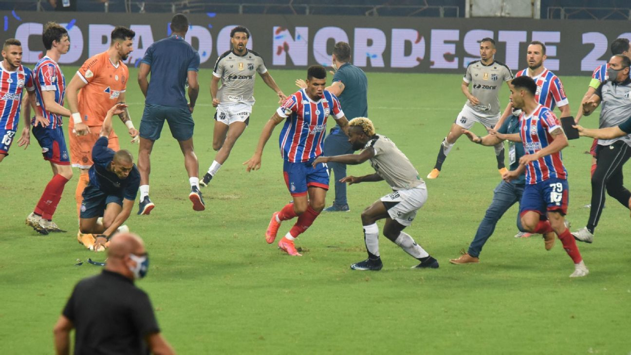 Jogadores de Ceará e Bahia brigam após final da Copa do Nordeste