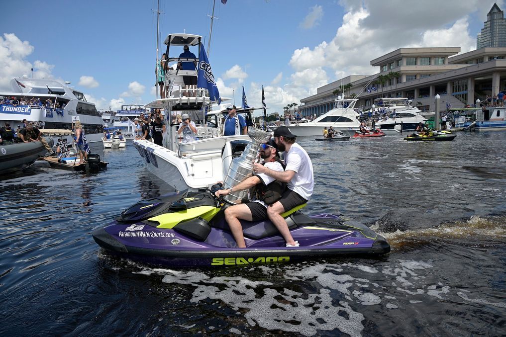 Stanley Cup dented amid Tampa Bay Lightning's second boat parade in 10