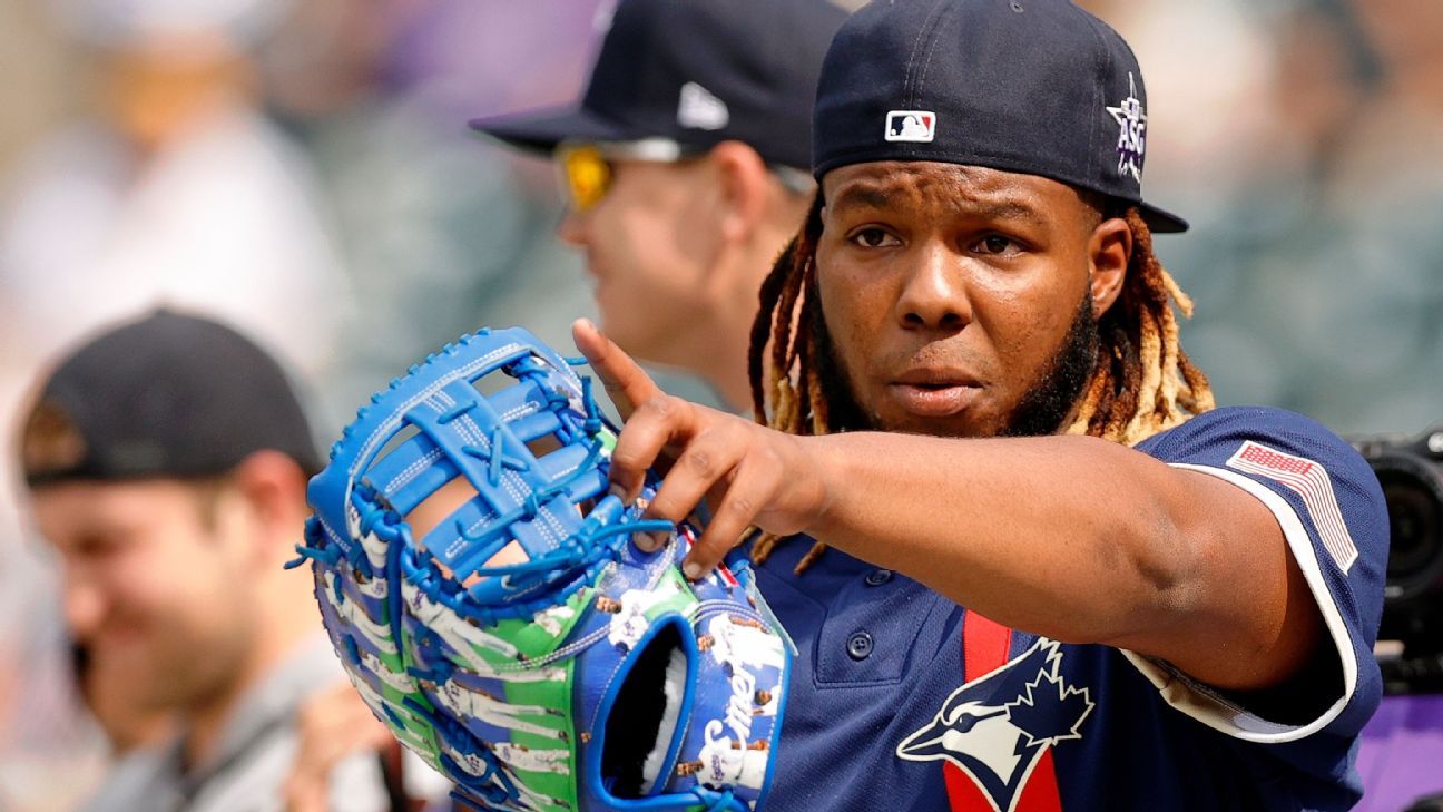 Boardroom on X: This is incredible. Vladimir Guerrero Jr.'s All-Star Game  glove is wrapped with the iconic photo of him and his Dad. (📷: @MLB)   / X