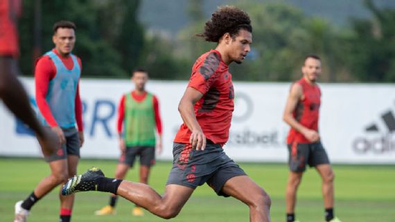 Benfica ainda monitora Arão, mas já tem alternativa para o lugar do meio-campista, diz jornal