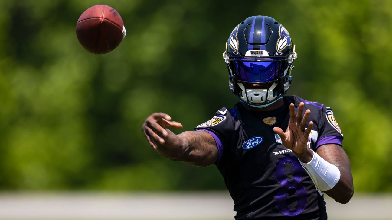 Baltimore Ravens QB Lamar Jackson participates in first full-team practice of tr..
