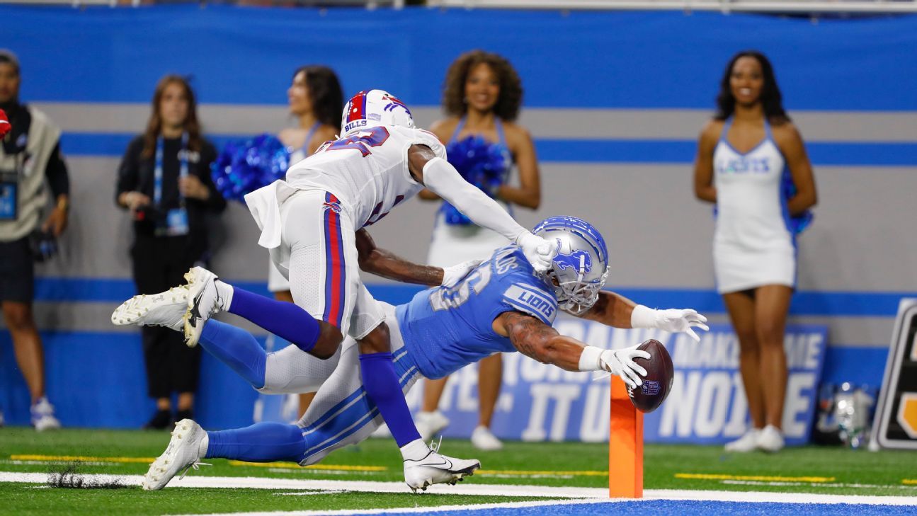 Detroit Lions running back Craig Reynolds (46) rushes against the  Washington Commanders during an NFL football game, Sunday, Sept. 18, 2022,  in Detroit. (AP Photo/Rick Osentoski Stock Photo - Alamy