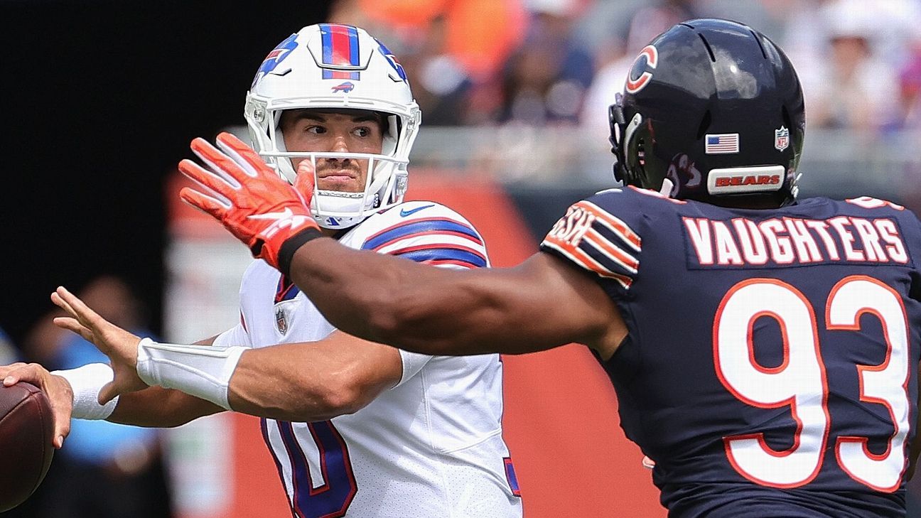 September 20, 2020: Chicago, Illinois, U.S. - Bears Quarterback #10 Mitchell  Trubisky in action during the NFL Game between the New York Giants and Chicago  Bears at Soldier Field in Chicago, IL.