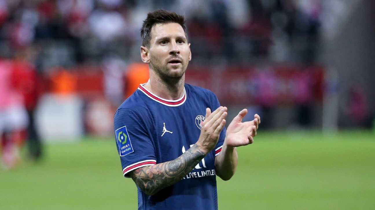 Lionel Messi's PSG shirt sold out in 30 minutes