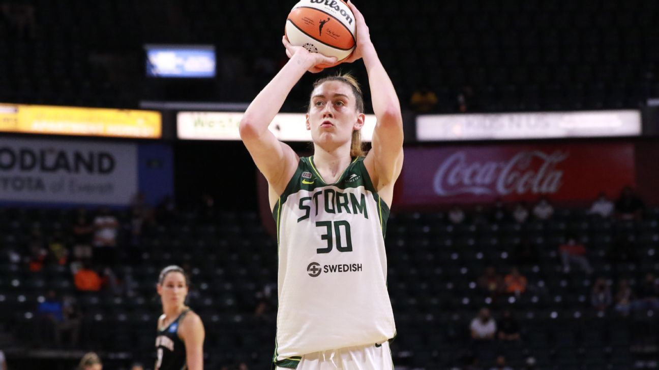 Seattle's Breanna Stewart wins WNBA rookie of the year award – The Denver  Post