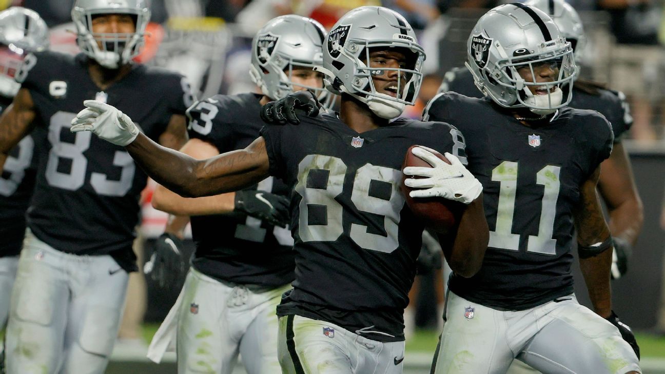 Raiders News: ESPN gives an update on Darren Waller - Silver And