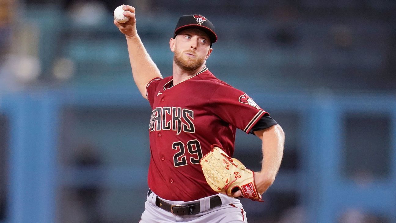 Diamondbacks reinstate Kelly after blood clot
