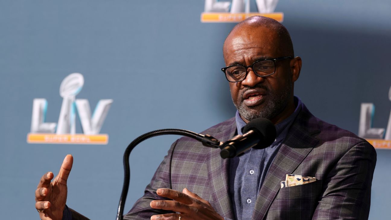 NFL Players Association board of player representatives votes to retain executive director DeMaurice Smith