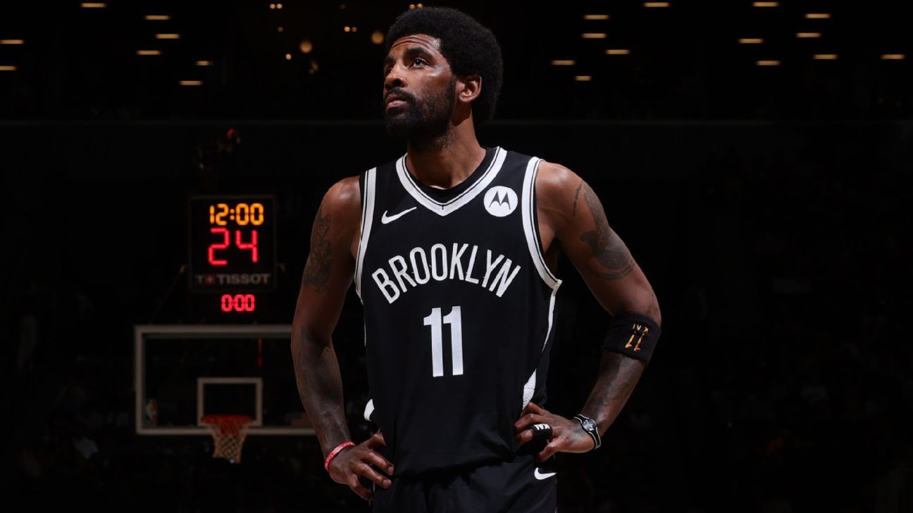 Kyrie Irving vai à arquibancada sem máscara ver jogo dos Nets em Nova York, nba