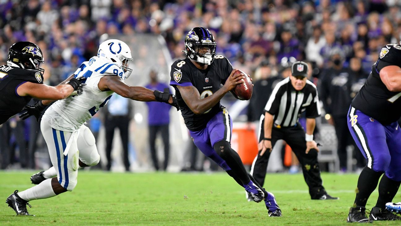 Baltimore Ravens QB Lamar Jackson gives ref shoutout for Monday night roughing c..