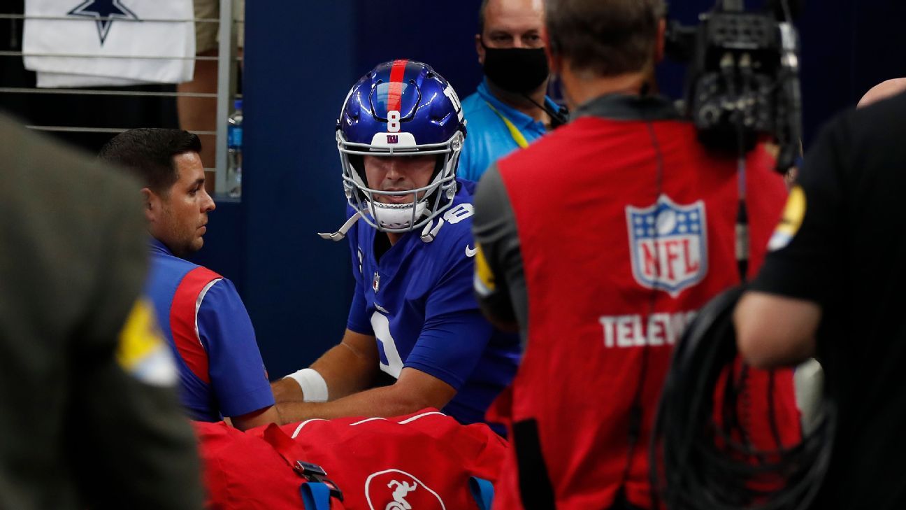 Daniel Jones of NY Giants practices, could be cleared for Rams game