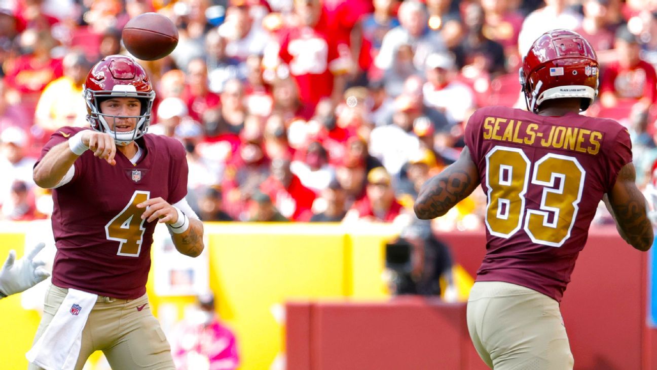 Washington Football Team tight end Ricky Seals-Jones (83) works