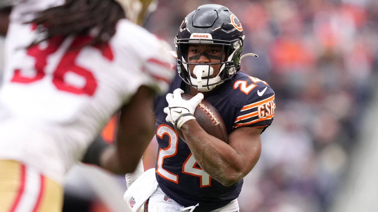 Chicago Bears rookie Khalil Herbert keeps running game alive without David Montg..