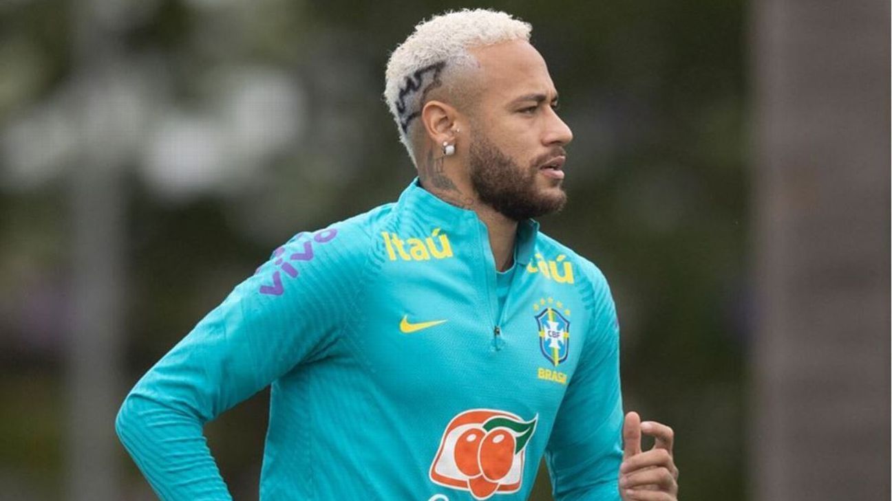 Soccer Star Neymar Makes Headlines in Rio Barbershop