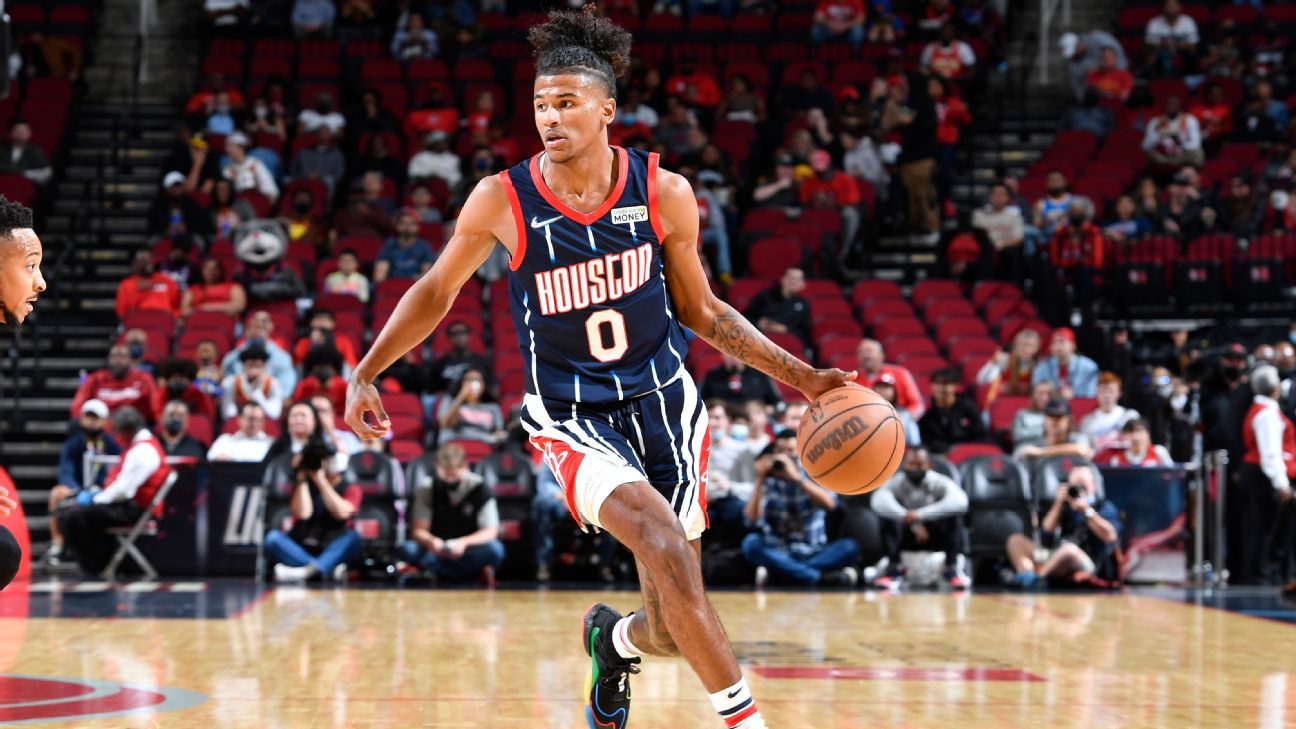 Rockets rookie Jalen Green throws out first pitch at Astros game