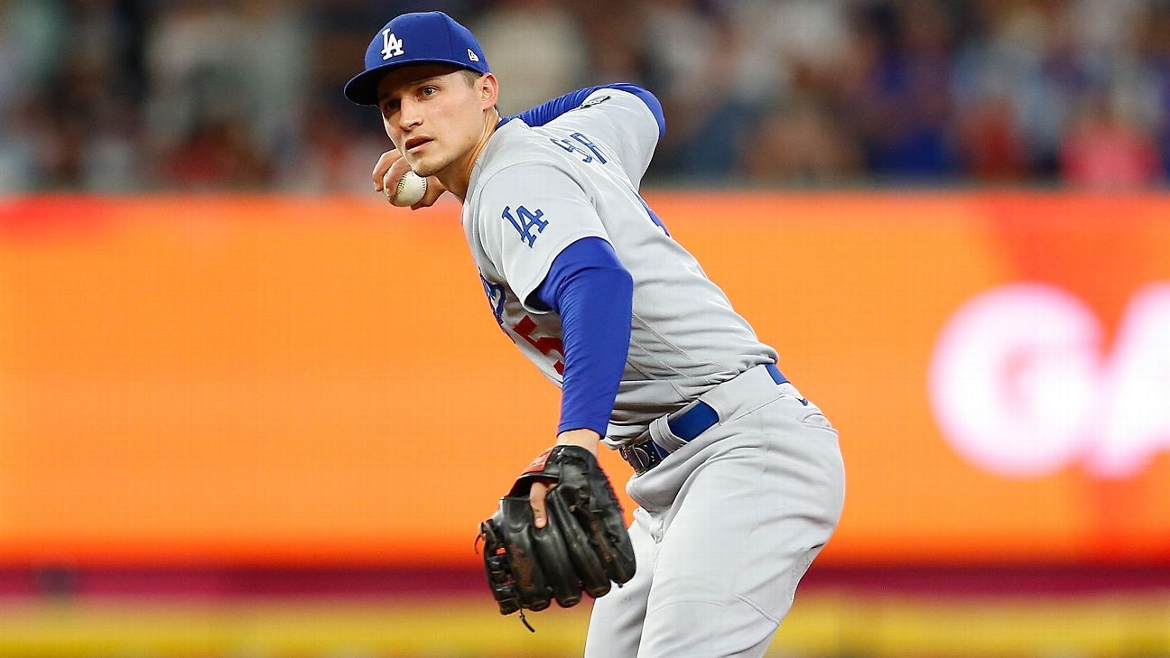 Corey Seager signs 10-year deal with Rangers