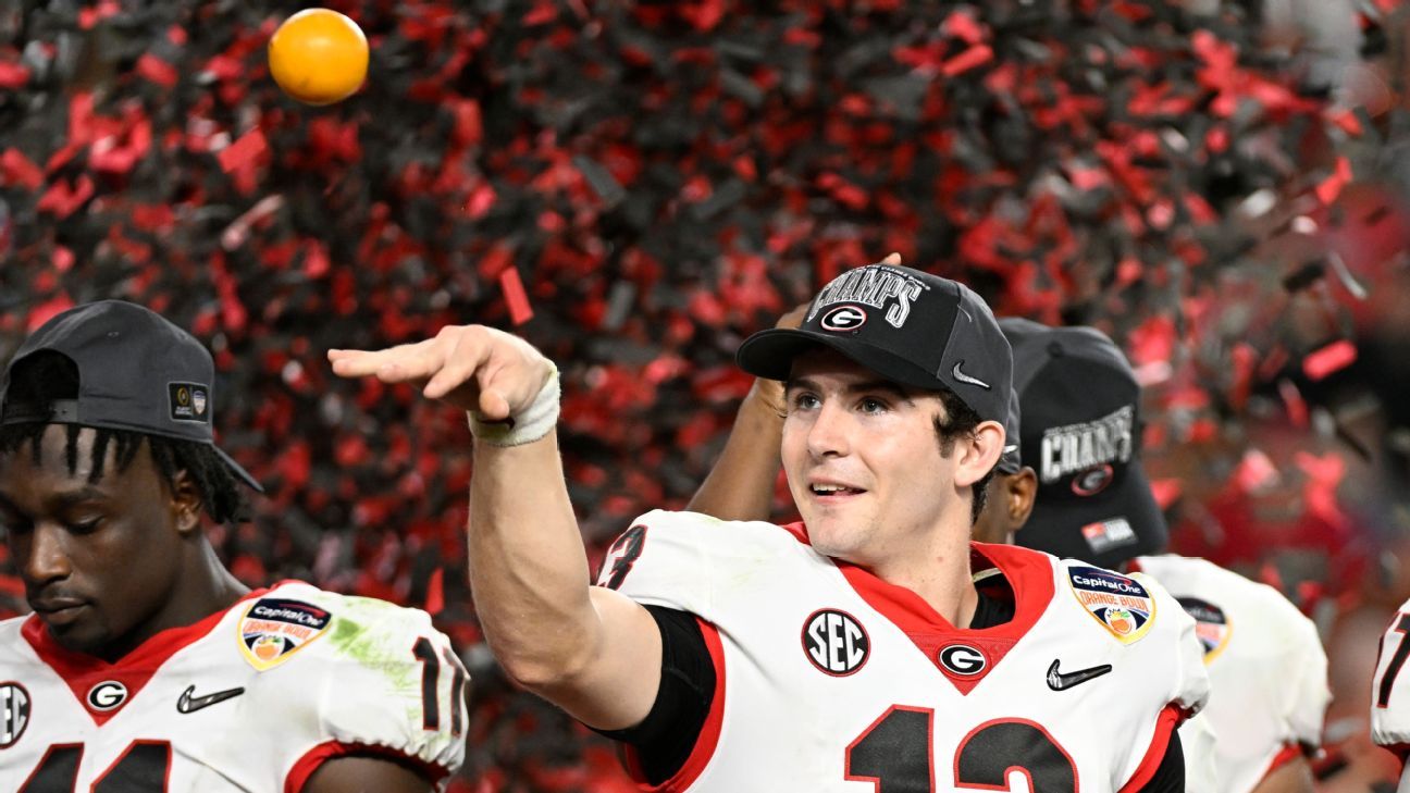 Here comes the champs! Georgia Bulldogs arrive at Atlanta airport