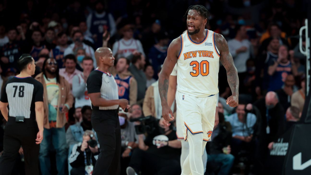 New York Knicks' Julius Randle 'regrets' thumbs-down gesture, remarks to fans