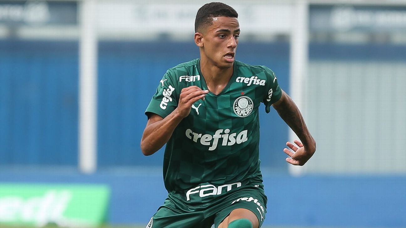Segundo jornalista, Palmeiras recusou proposta milionária do Ajax por jovem da base porque tem Flamengo como alvo