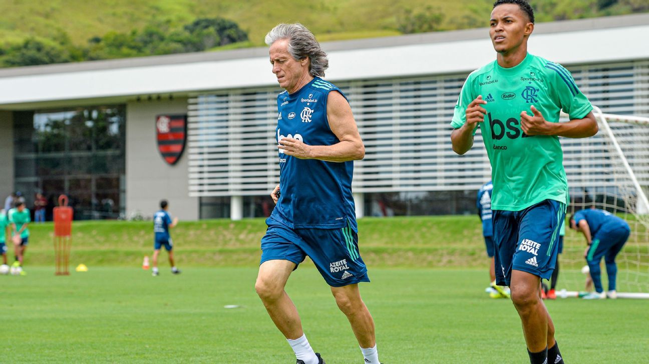 Paulo Sousa repete receita de Jorge Jesus e dá atenção especial a jogador que ficou de lado com Ceni e Renato