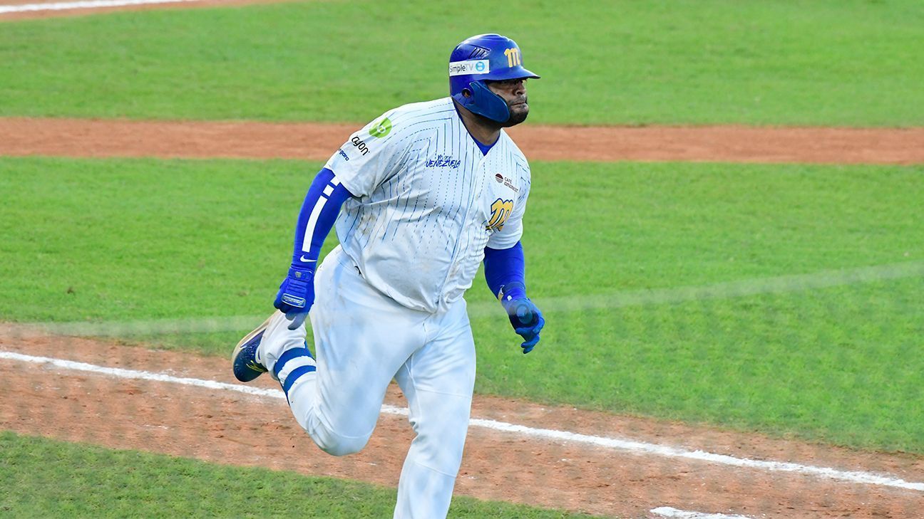 Así entrena Pablo Sandoval en busca de una nueva firma en su carrera