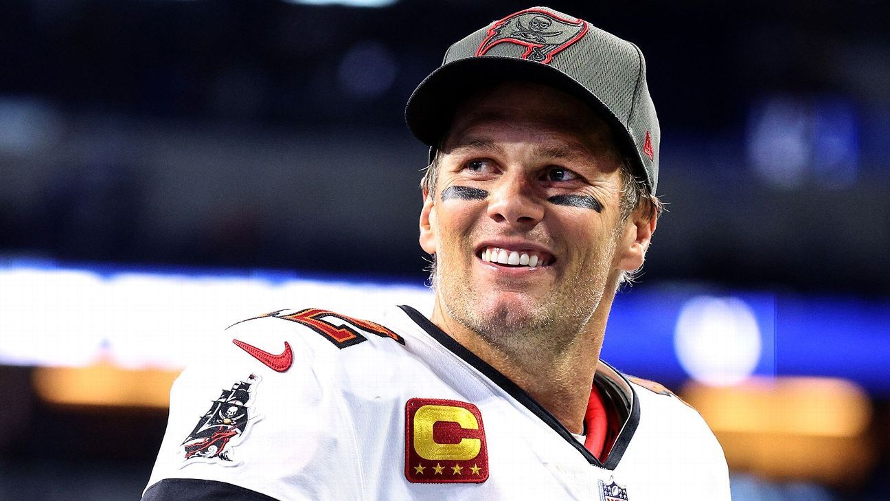 Tom Brady says he's returning as Tampa Bay Buccaneers QB next