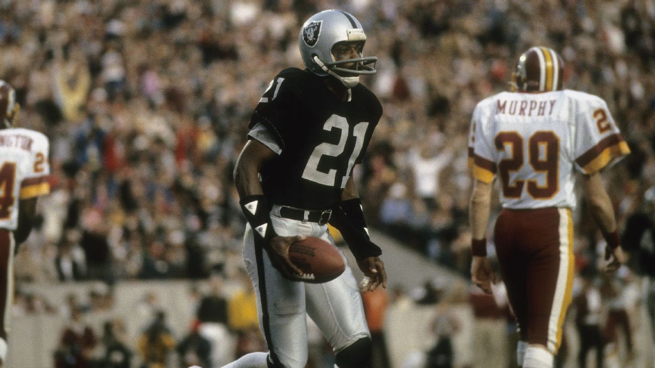 Late Raiders great Cliff Branch races way to Pro Football Hall of