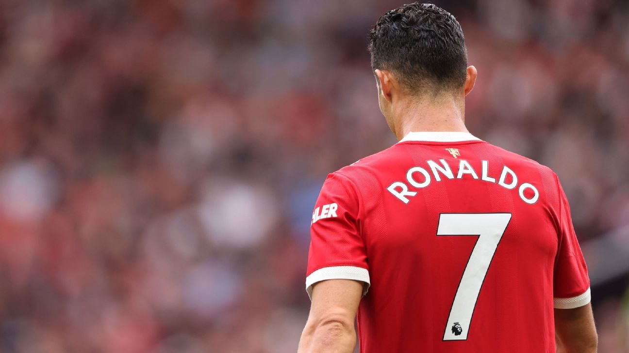 Cristiano Ronaldo's son gets Manchester United No. 7 shirt after signing  first contract - ESPN