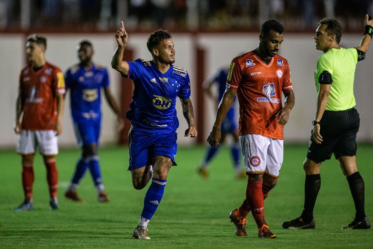 Cruzeiro bate Tombense, vence terceira seguida e mant&Atilde;&copy;m lideran&Atilde;&sect;a do Campeonato  Mineiro