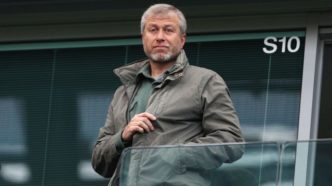 Chelsea%20chairman%20Roman%20Abramovich%2C%20left%2C%20and%20president%20of%20football%20operations%20Chelsea%20president%20Roman%20Abramovich%2C%20left%2C%20and%20Chelsea%20president%20Roman%20Abramovich%2C%20left%2C%20speak%20to%20reporters%20in%20London%2C%20Britain%2C%20on%20April%2021.