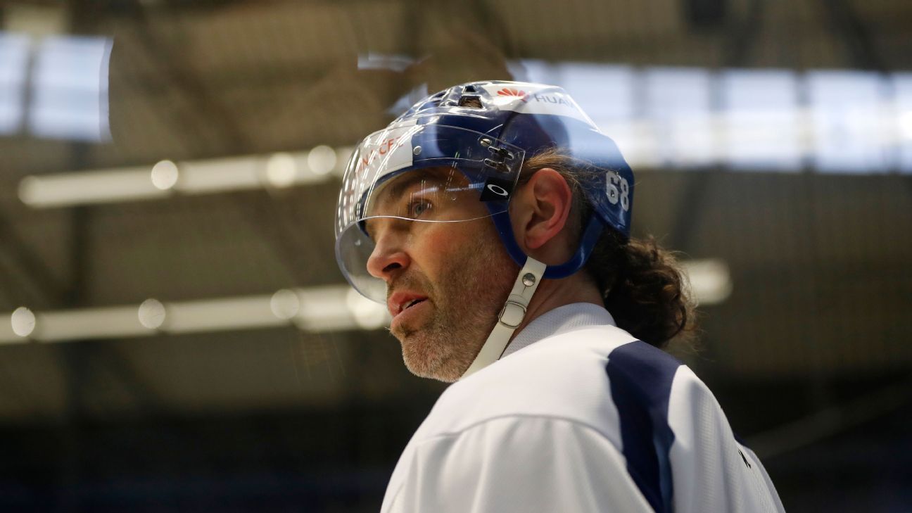 Jaromir Jagr scores in first professional hockey match since he was 52