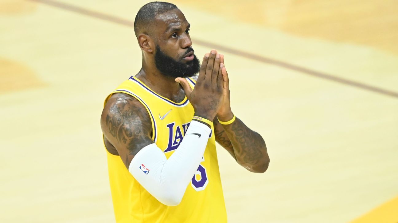 Lakers' LeBron James facing age questions amid slow start to