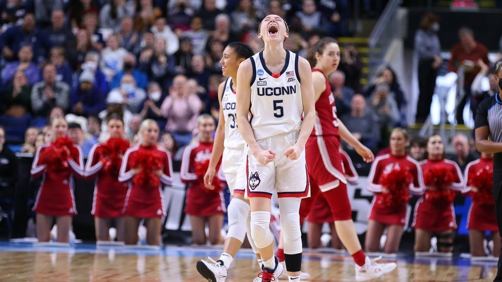 L’équipe féminine de basket-ball UConn Huskies rejoint l’Elite Eight après avoir aplati la course 3 aux Indiana Hoosiers